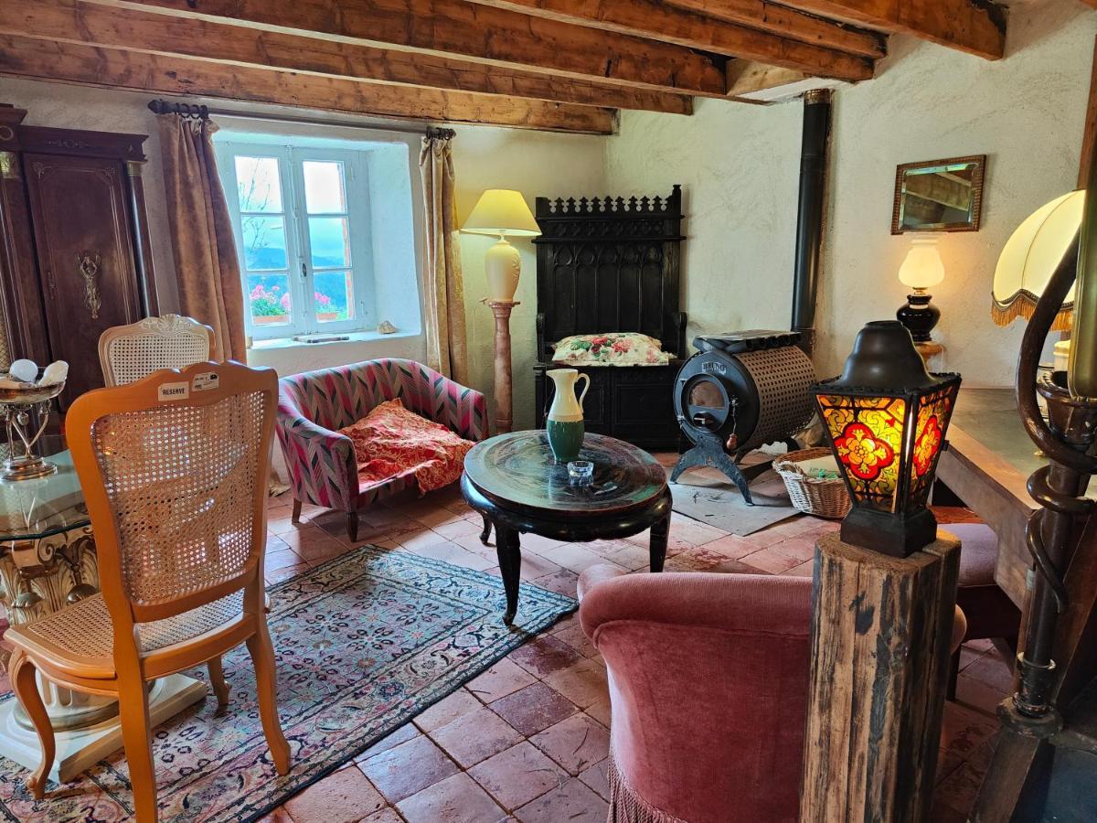فيلا Ancienne Petite Ferme Renovee Saint-Regis-du-Coin المظهر الخارجي الصورة